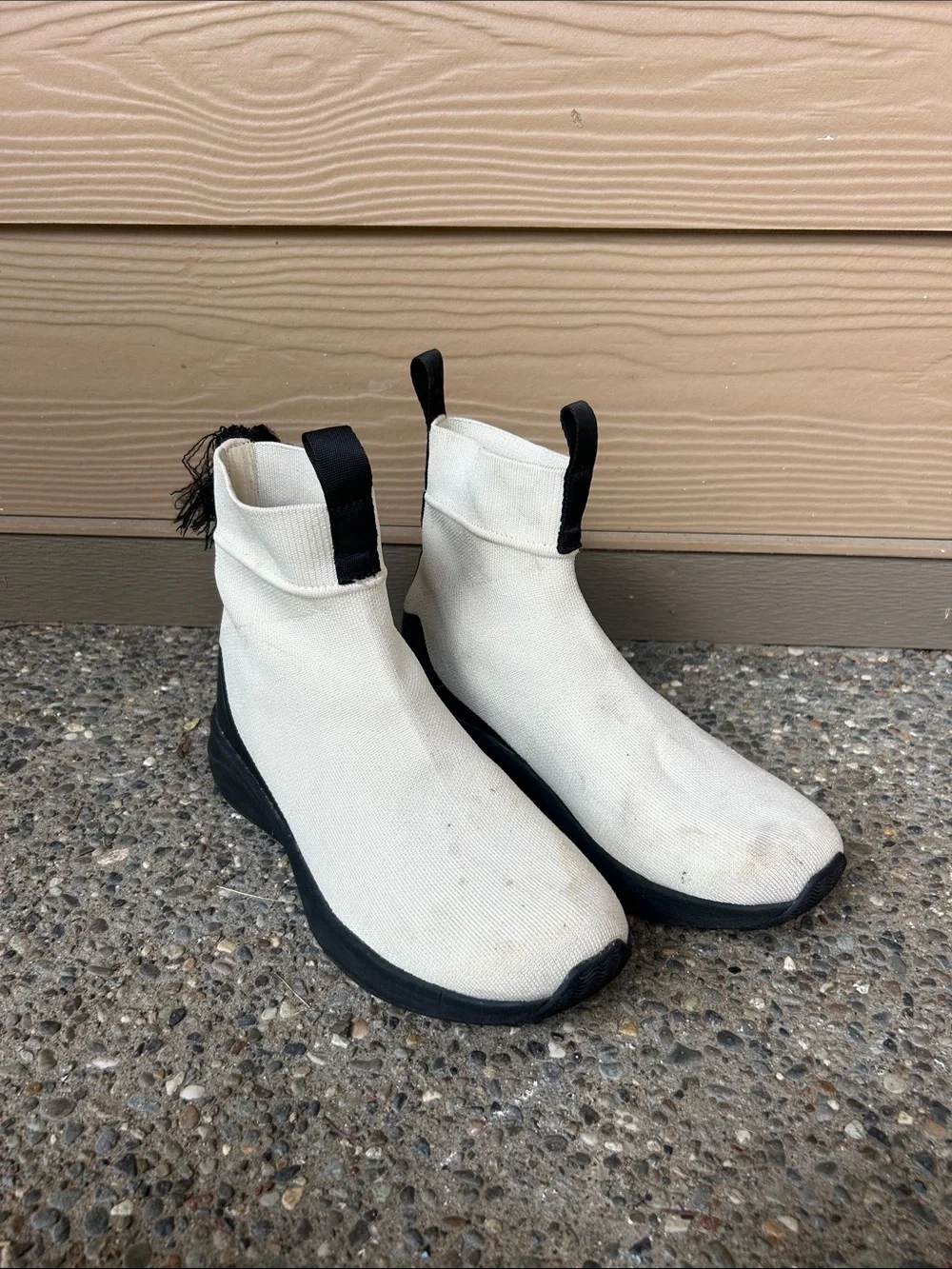 Discontinued Native Nova HydroKnit white